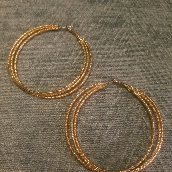 🎉Large Hoop Earrings - Picture 3 of 5